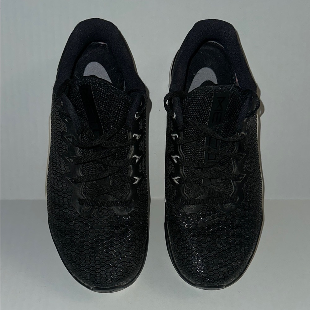 Nike metcons Women's Black Athletic Shoes size 9 us